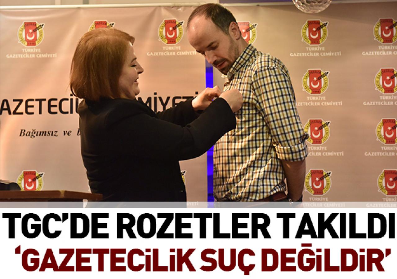 Yeni üyelere rozet takıldı