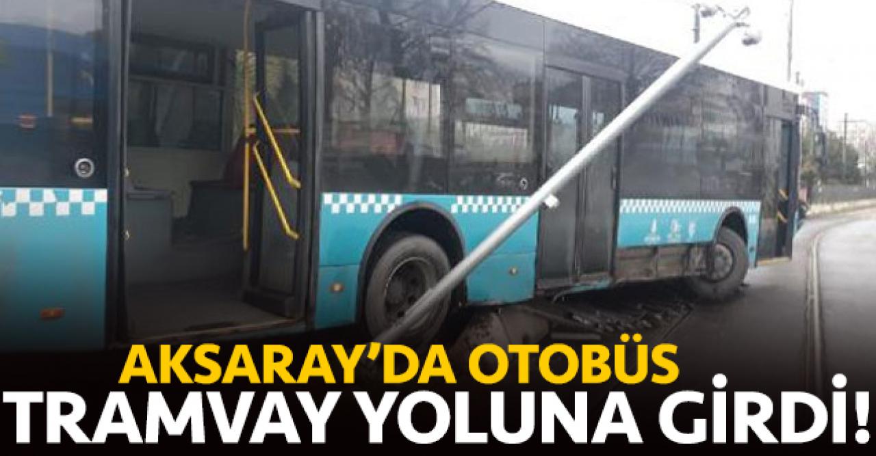 Otobüs refüje çıkıp mobese direğine çarptı, tramvay yoluna girdi!