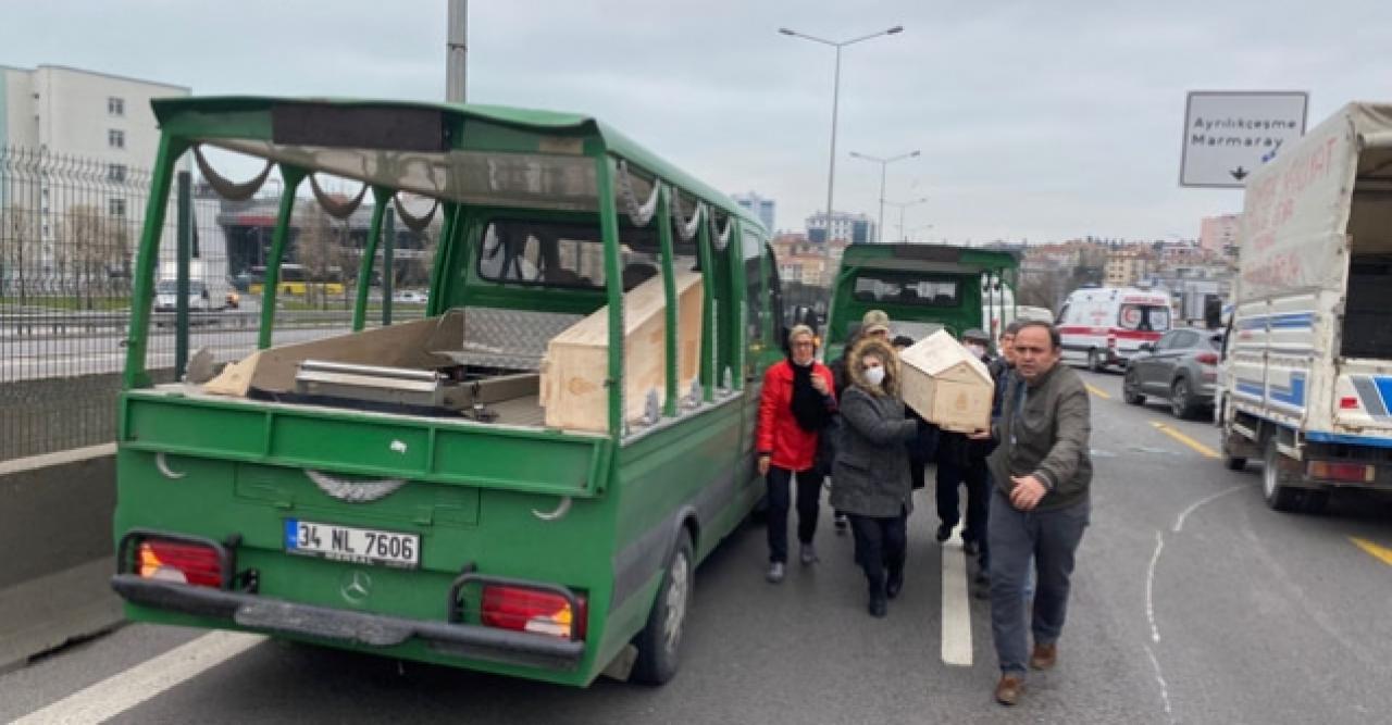 Kadıköy'de feci kaza! Cenaze aracı direksiyon hakimiyetini kaybetti