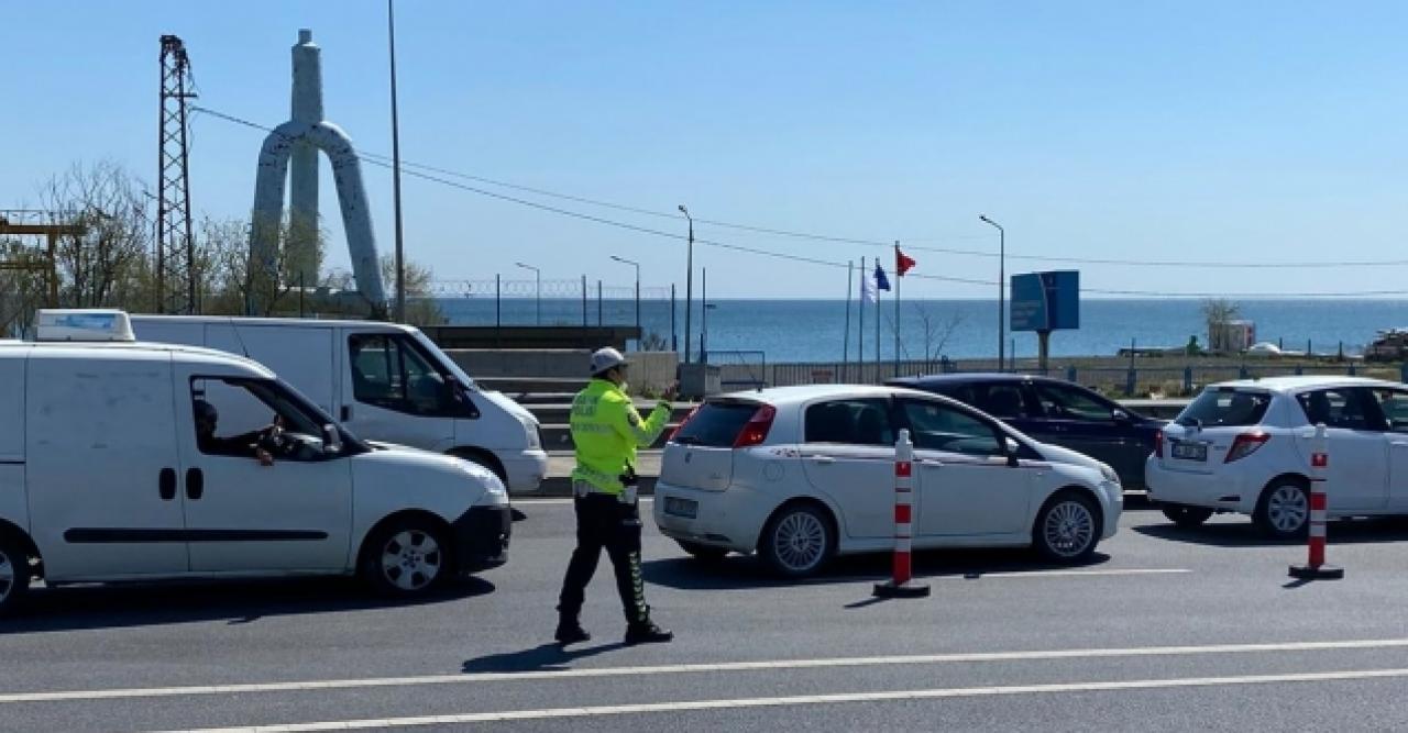 Büyükçekmece'de sürücü ve yolcuların ateşi ölçülüyor