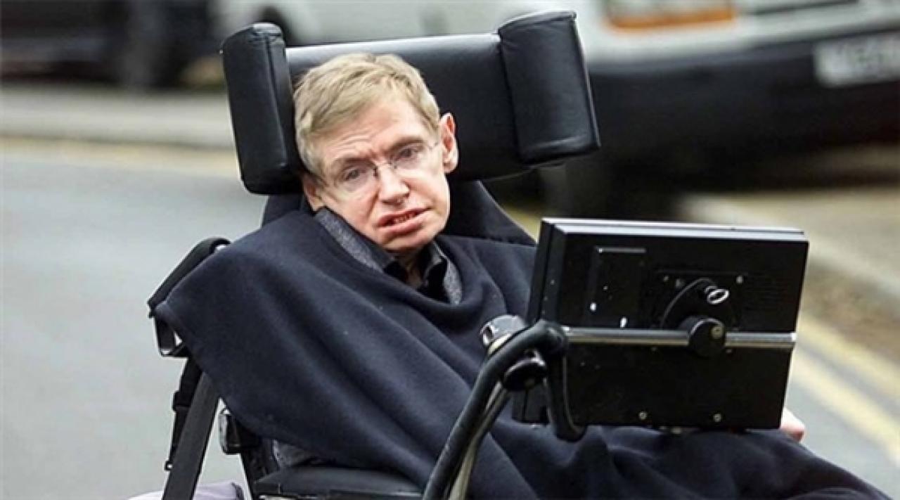 Hawking'in ailesi solunum cihazını bağışladı