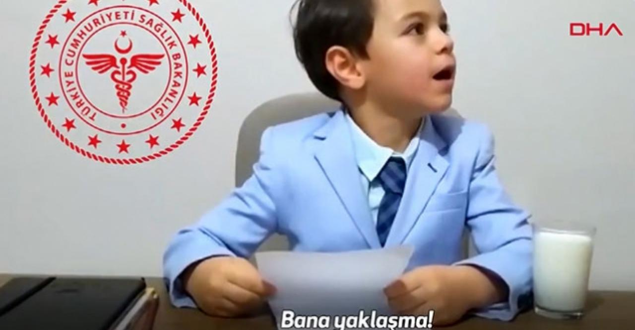 Bakan Koca'dan gülümseten "Bana yaklaşma" göndermeli 23 Nisan paylaşımı