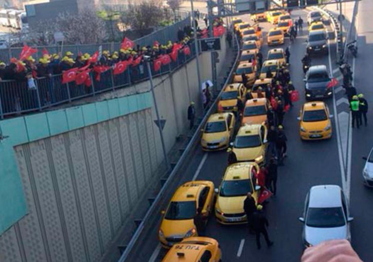 Taksi - UBER gerilimi yasal mercilere taşındı! Adliyeye akın ettiler