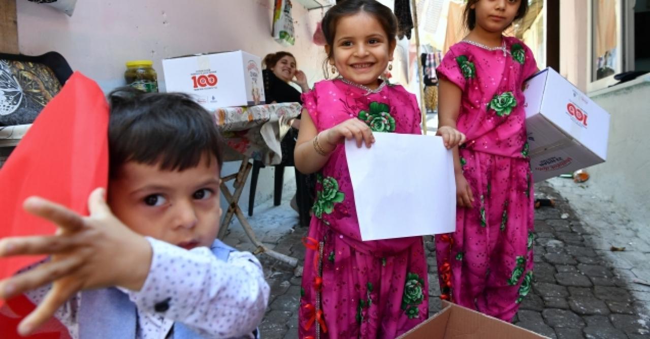 100 bin çocuğa hediye kutusu