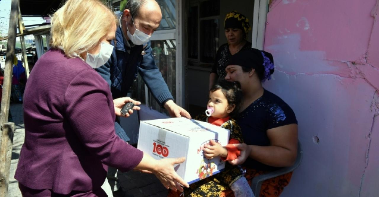 100 bin çocuğa hediye kutusu