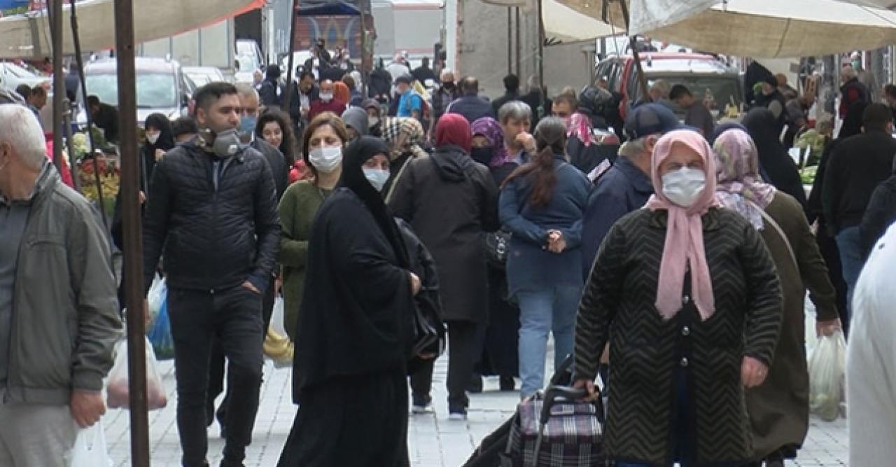 Pazarlarda yoğunluk sürüyor! Fatih Çarşamba Pazarı'nda insan kalabalığı