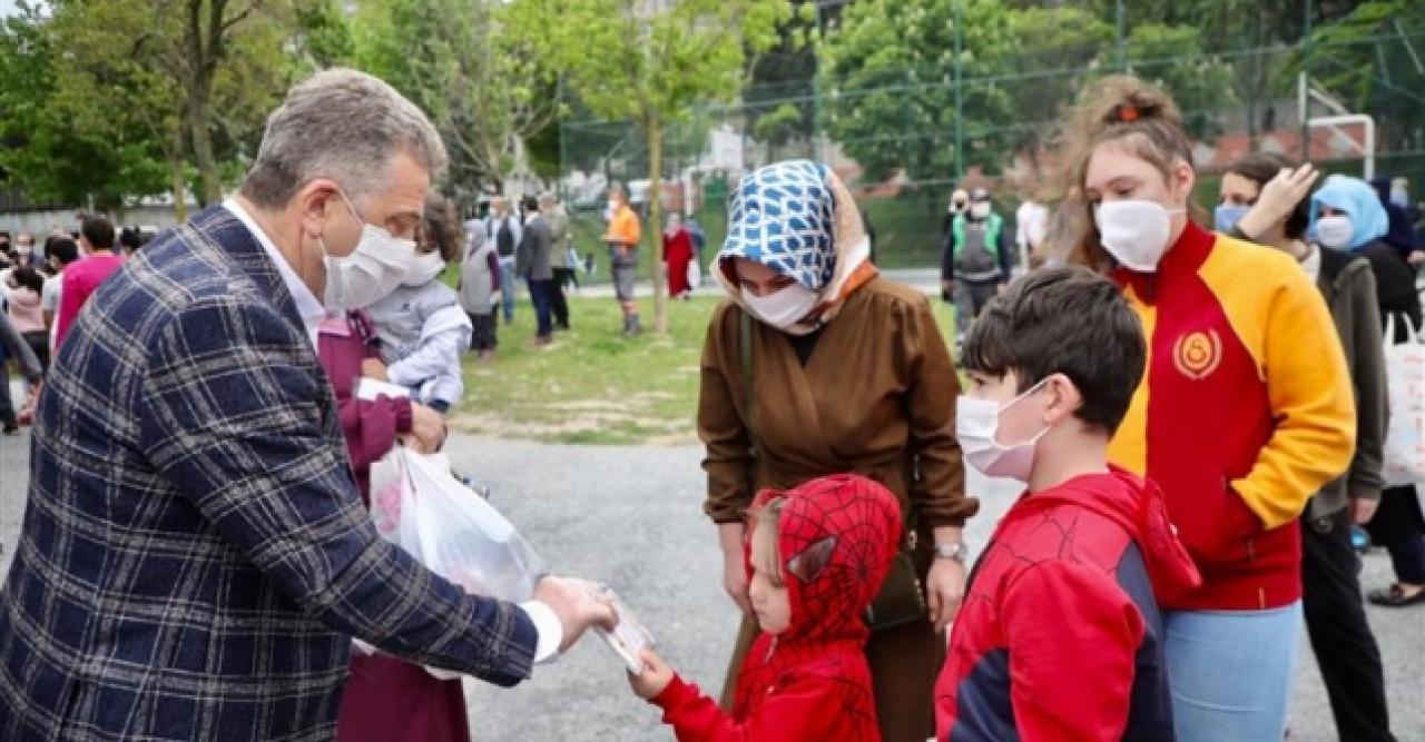 Çocuklar hediyelerle karşılandı