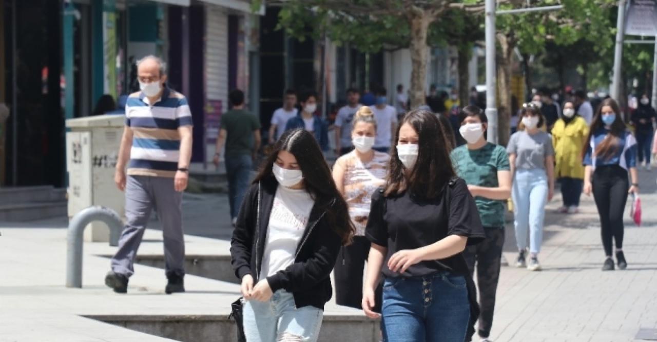 İzmir'de maske takma zorunluluğu getirildi