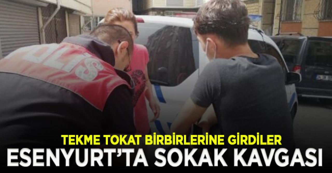 Esenyurt'ta sokak ortasında tekme tokatlı kavga