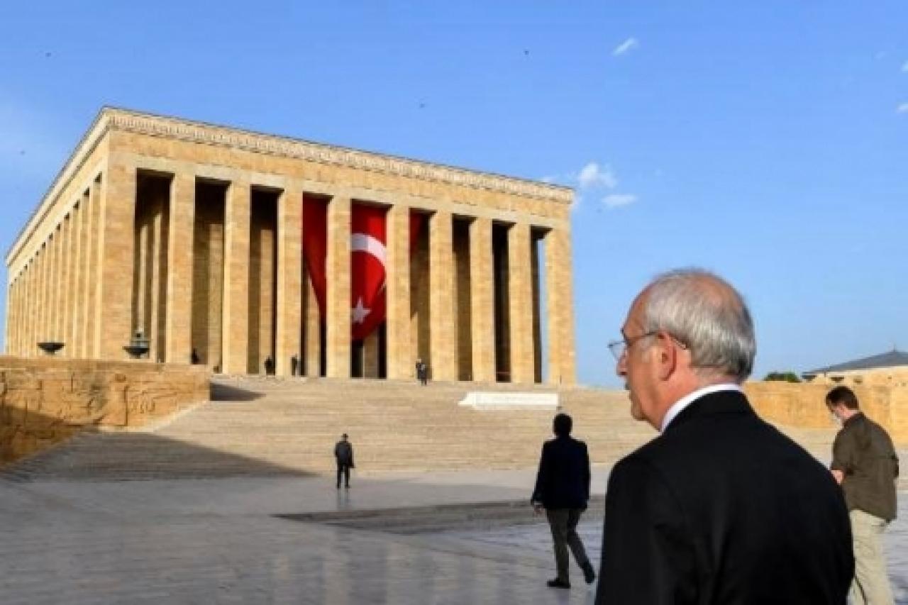 Kemal Kılıçdaroğlu Anıtkabir'i ziyaret etti