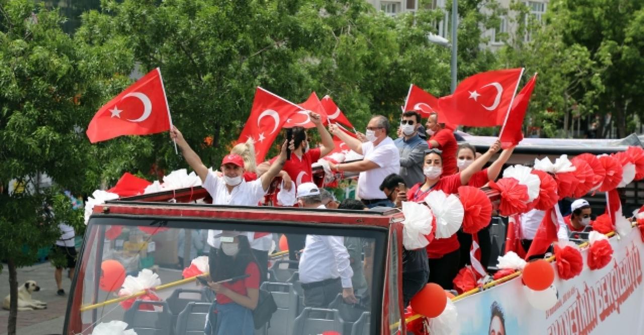 Gençliğe Hitabe binalara yazıldı