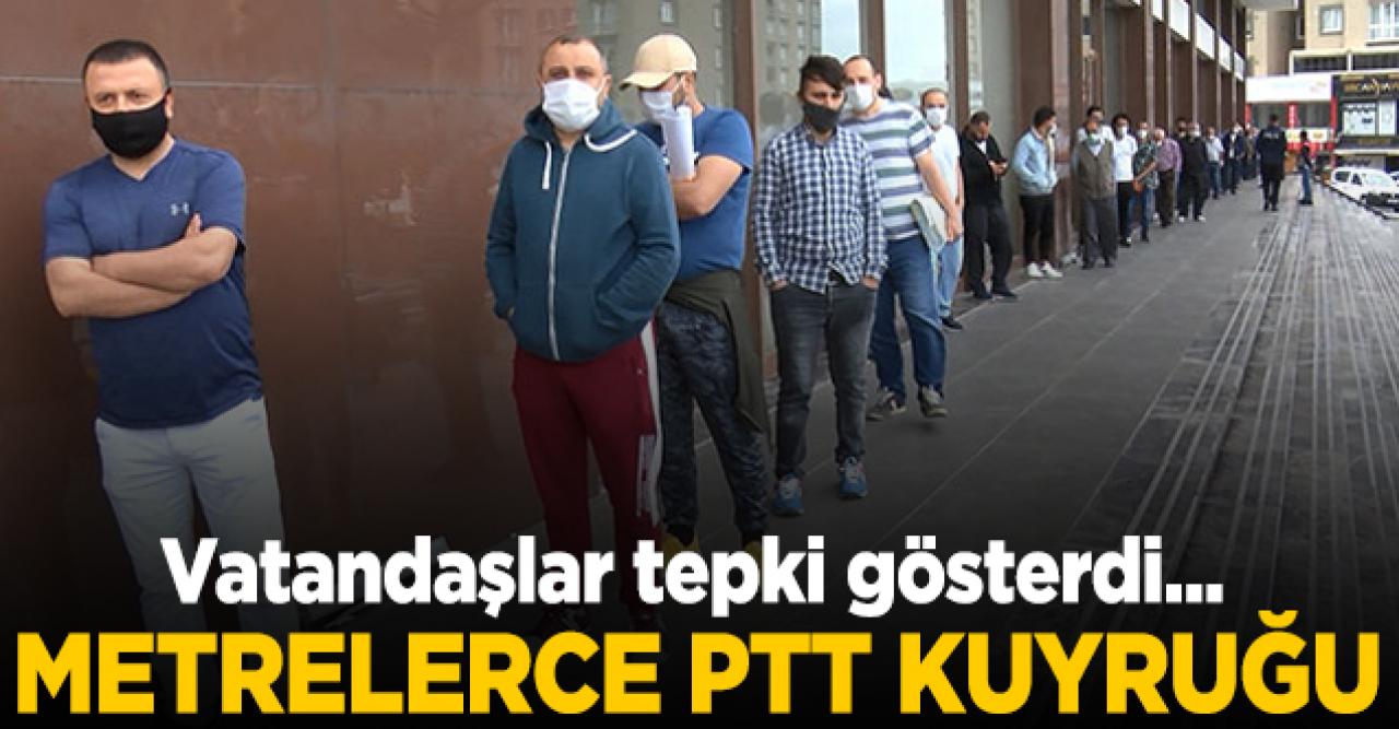 Esenyurt'taki PTT önünde metrelerce kuyruk