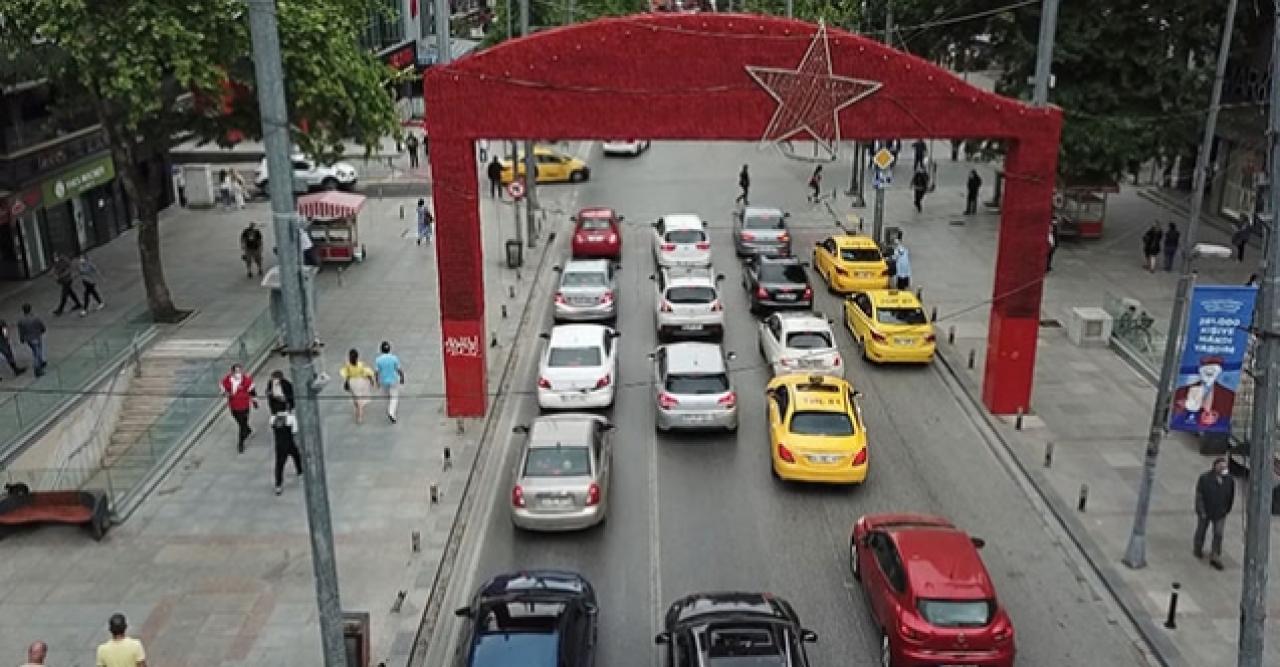 Bağdat Caddesi'nde kalabalık havadan görüntülendi