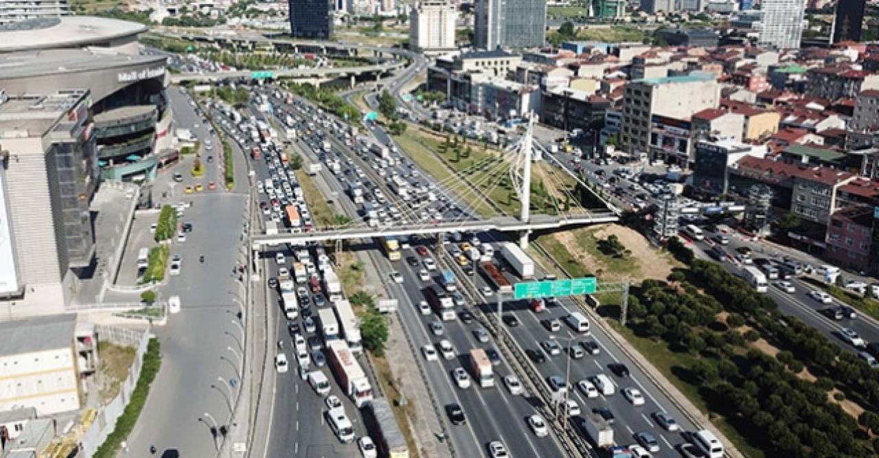 İstanbul'da cuma trafiği yoğunluğu