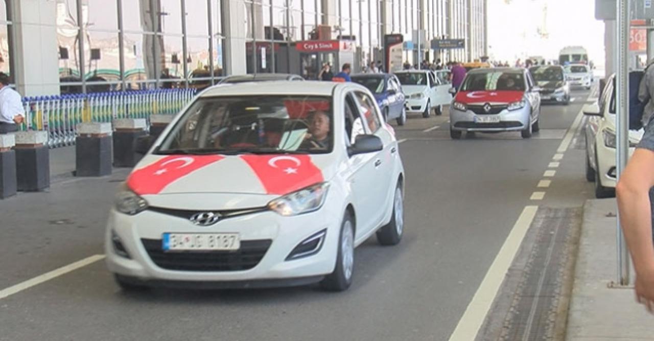 Sabiha Gökçen'de maskeli ve sosyal mesafeli asker uğurlaması