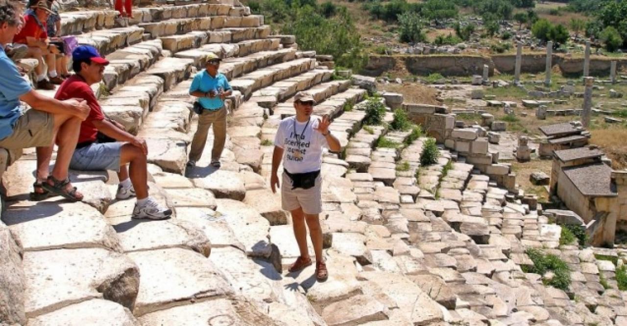 Bakanlıktan 'turist rehberlerine' ilişkin genelge