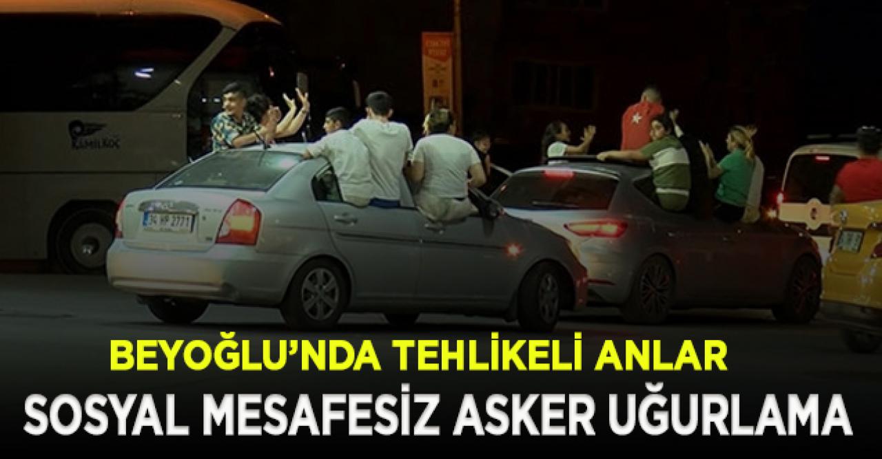 Beyoğlu'nda asker uğurladılar; sosyal mesafeyi hiçe saydılar!