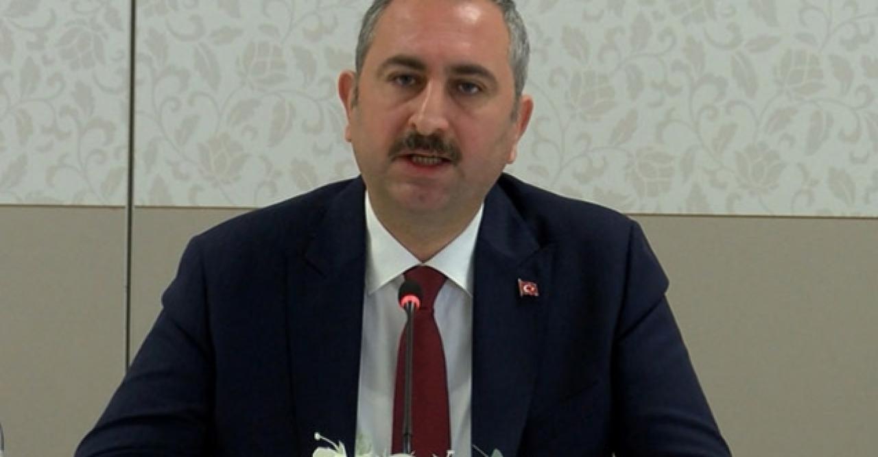 Bakan Gül: Hiçbir ülke, Türk mahkemelerinin adil yargılamasına etki ve telkinde bulunamaz