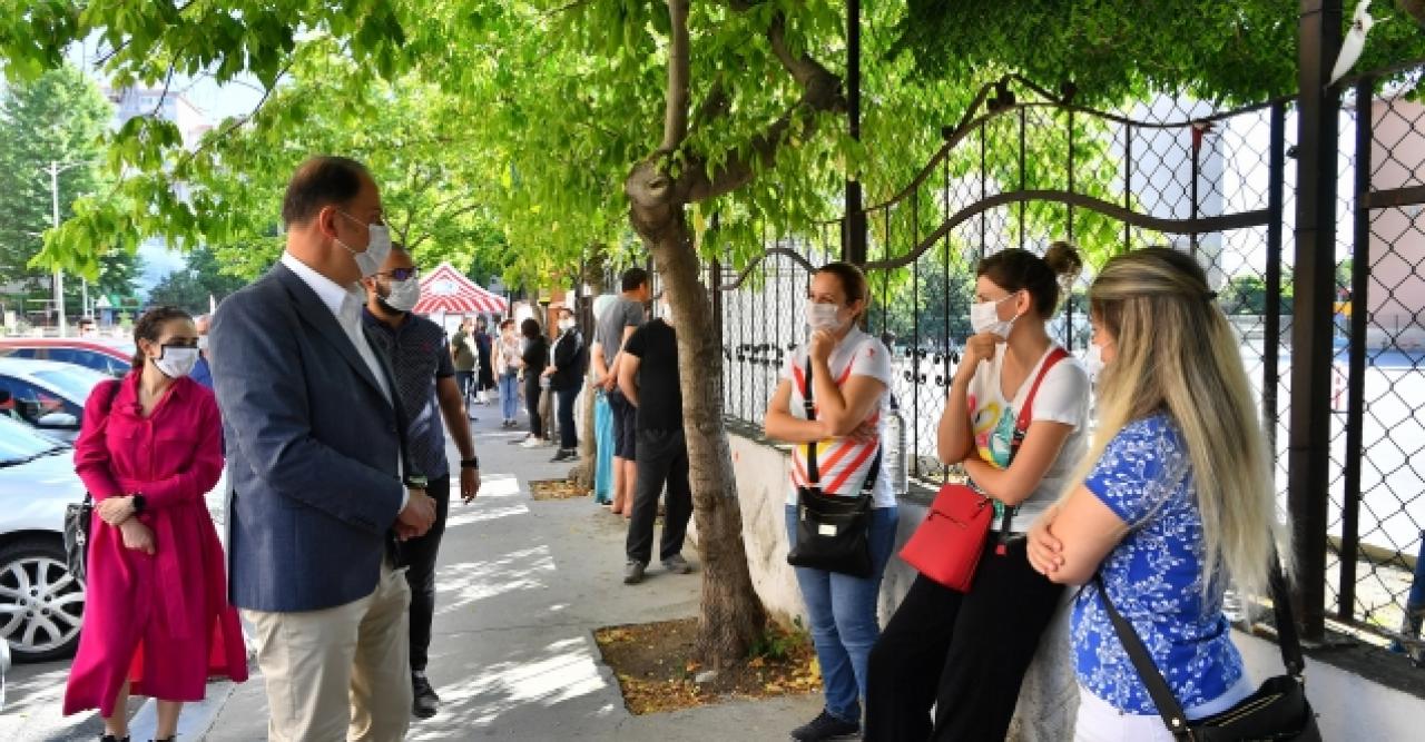 Beylikdüzü Belediye Başkanı Mehmet Murat Çalık öğrencilere moral verdi