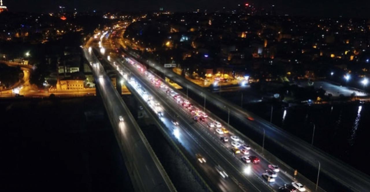 Haliç Köprüsü'ndeki çalışma gece trafiği kilitledi