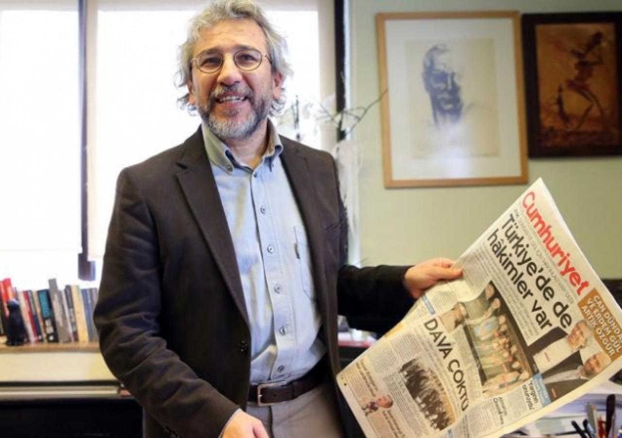 Can Dündar için kırmızı bülten