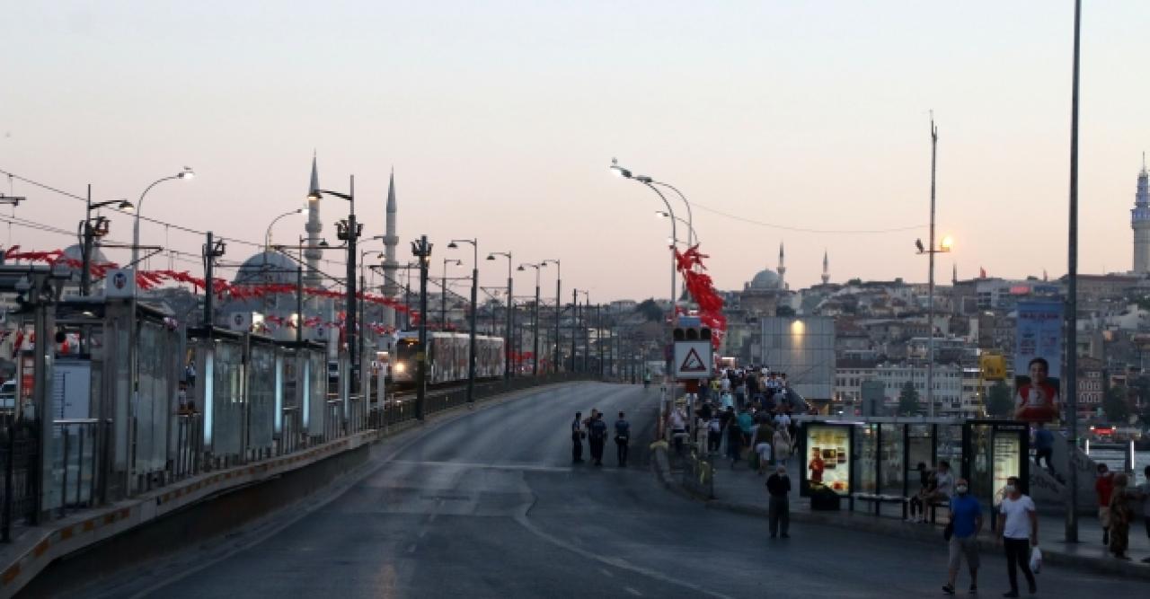 Galata Köprüsü araç trafiğine kapatıldı