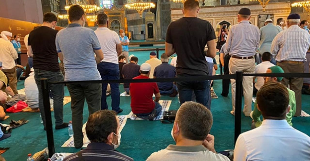 Ayasofya Camii bugün de ziyaretçi akınına uğradı