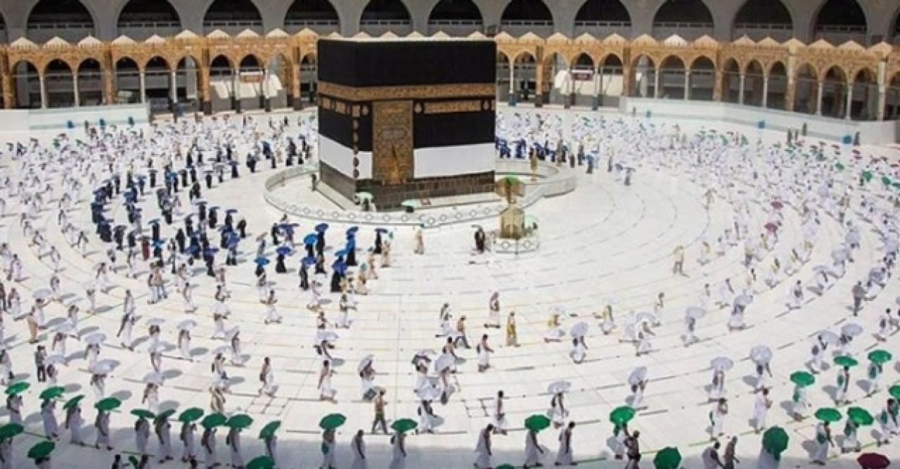 Kabe'ye yeni örtüsü giydirildi