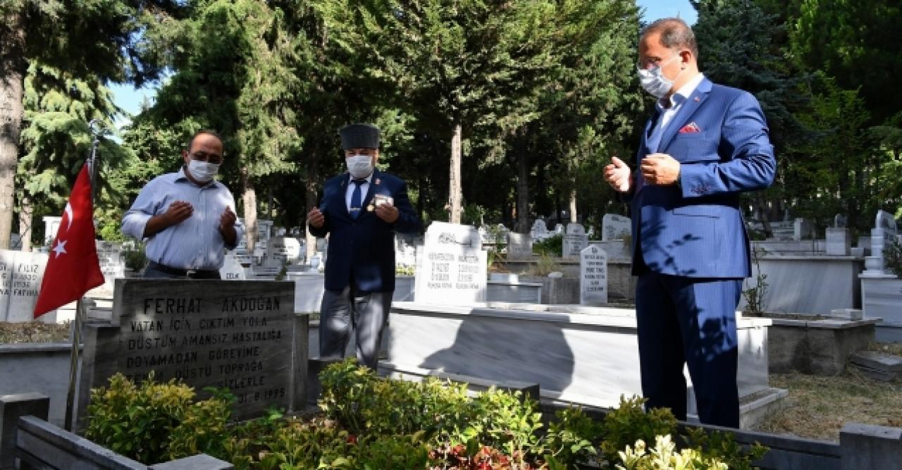 Beylikdüzü Belediye Başkanı Mehmet Murat Çalık şehitler için dua etti