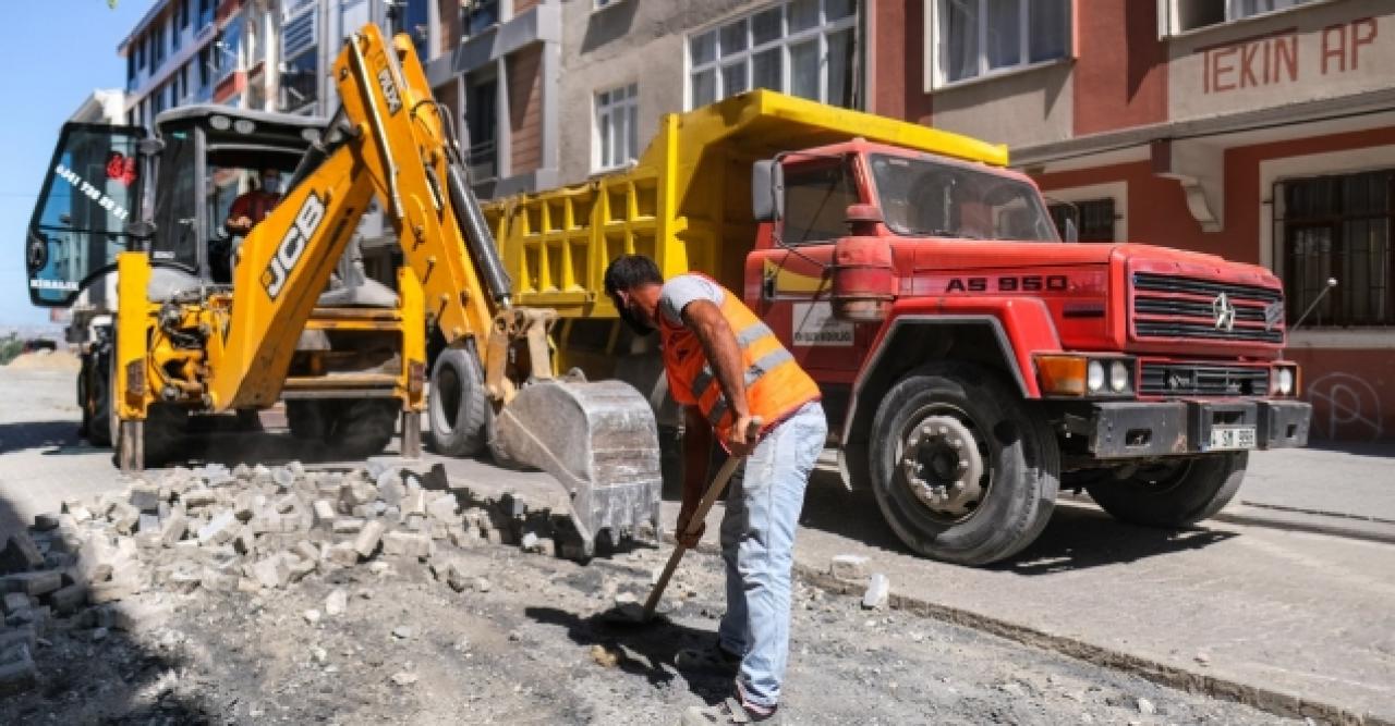 Esenyurt'ta yol bakım çalışmaları sürüyor