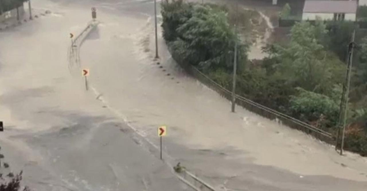 Arnavutköy'de bir fabrikayı su bastı