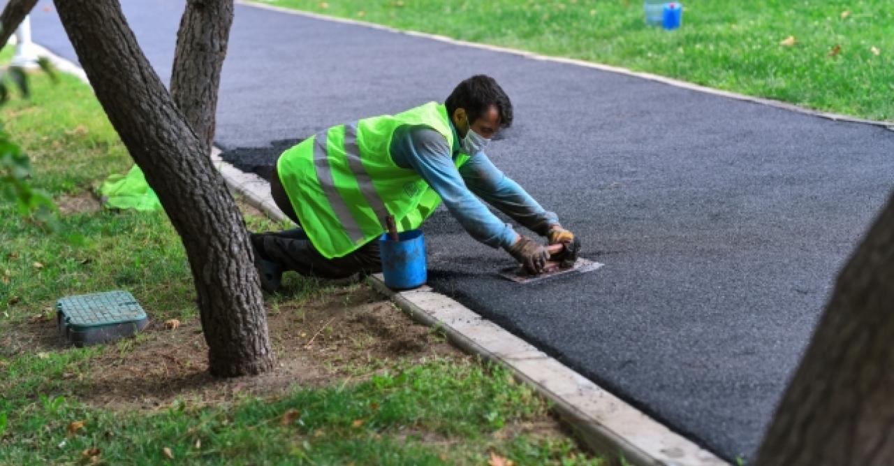 Esenyurt'ta yürüyüş yolları yenileniyor