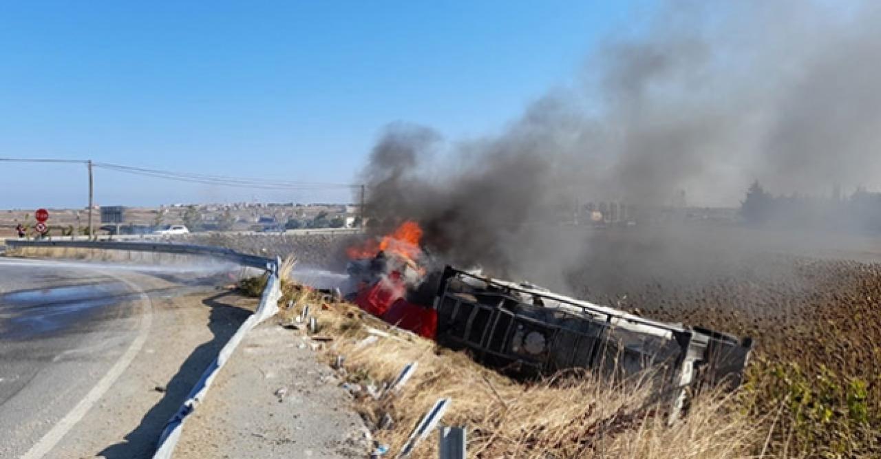 Silivri'de devrilen tanker alev aldı