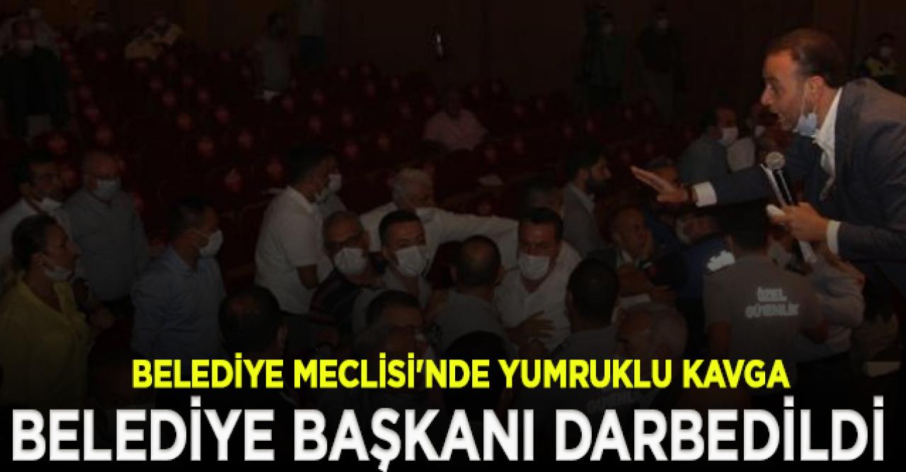 Adana Büyükşehir Belediyesi Meclisi'nde yumruklu kavga; belediye başkanı darbedildi