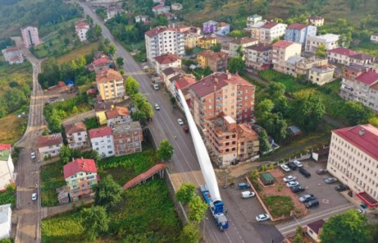 RES'in 65 metrelik kanat türbini böyle taşındı