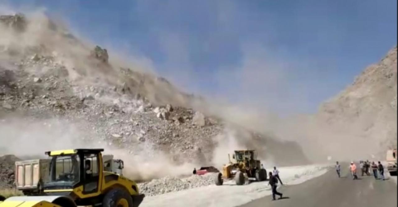 Hakkari-Van karayolunda heyelan