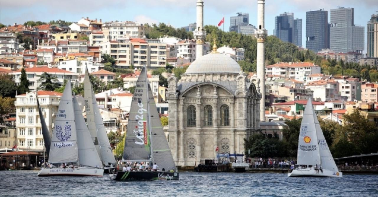 İstanbul Boğazı'nda yelken şöleni