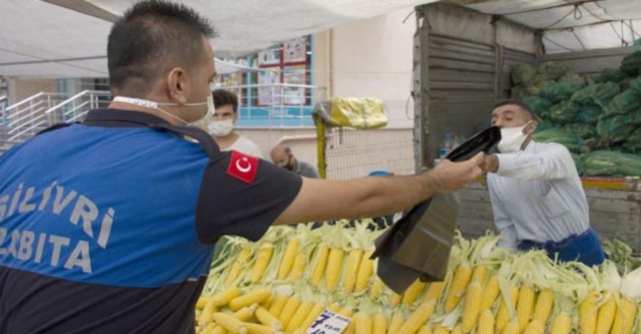 Silivri’de pazarcılar kendi çöpünü kendisi topluyor