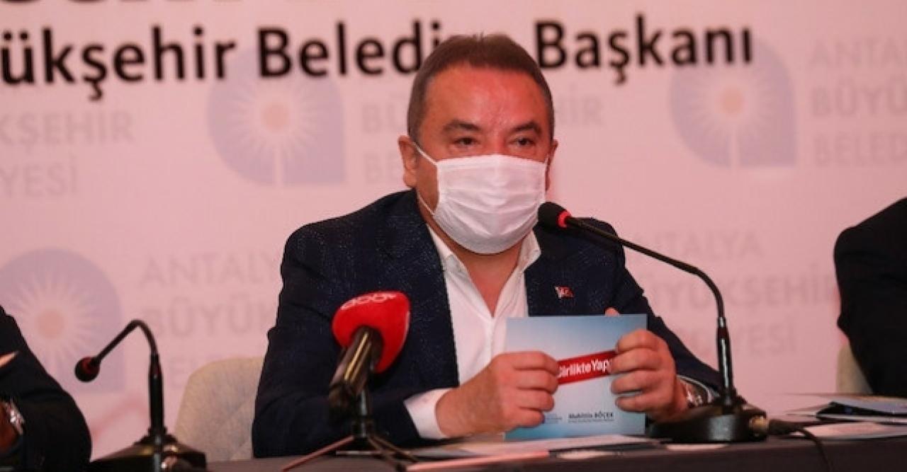 Muhittin Böcek'in sağlık durumu hakkında açıklama: Solunum cihazına bağlı olarak tedavisi sürüyor