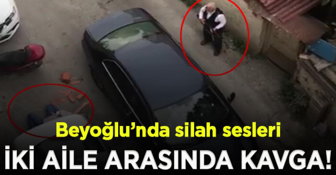 Beyoğlu'nda iki aile arasında çıkan silahlı çatışma kamerada 