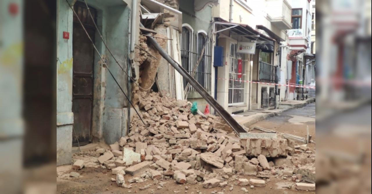 Beyoğlu'nda 2 katlı boş bina çöktü