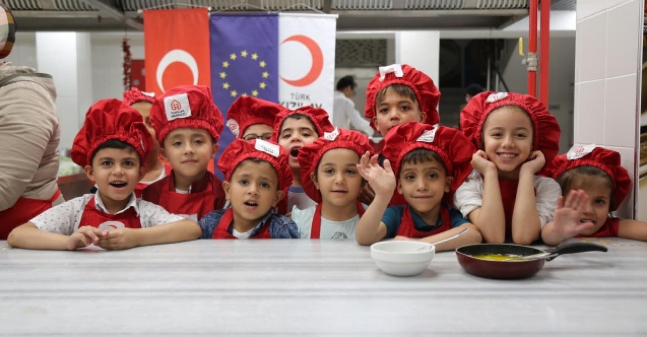 Kızılay’dan çocuklara şefkat eli