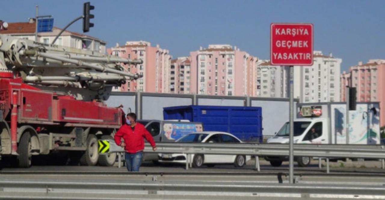 Silivri'de canlarını hiçe sayıp D-100'den yolun karşısına geçenler kamerada