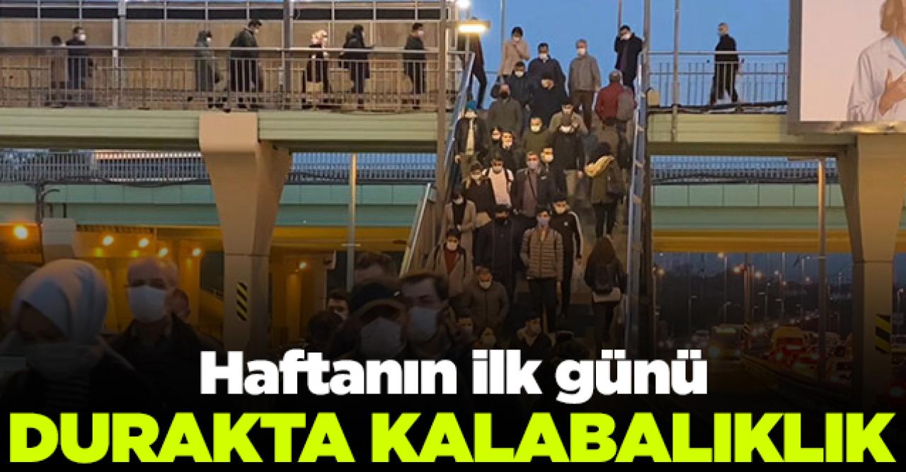 Altunizade'de metrobüs kalabalıklığı