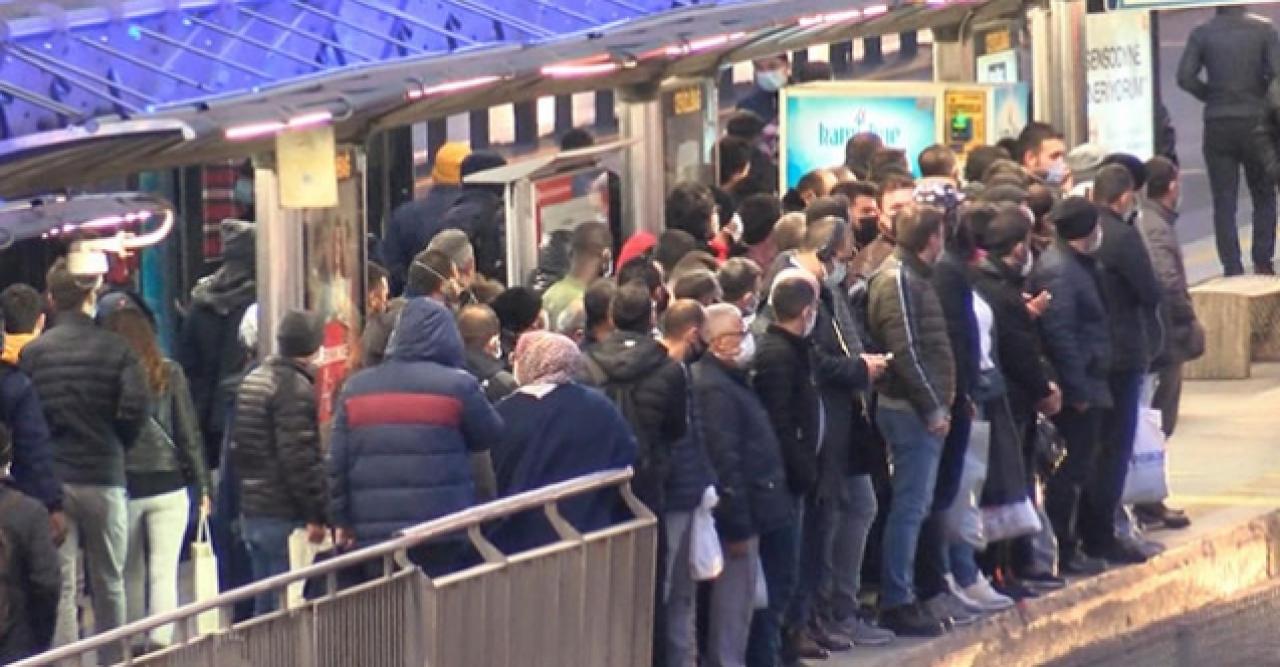 Cevizlibağ Metrobüs Durağında aynı manzara