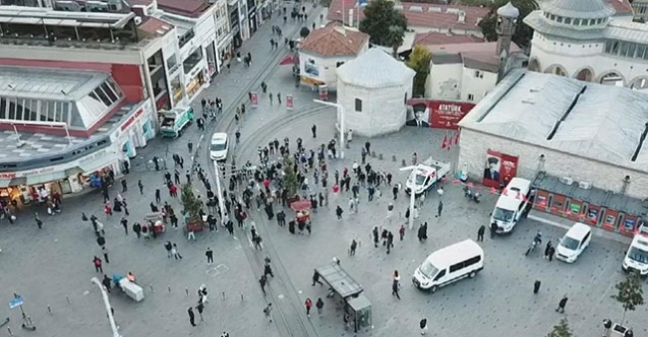 İstiklal Caddesi'nde kısıtlama sonrası yoğunluk; 7 bin kuralına göre girişler bir süre kapatıldı