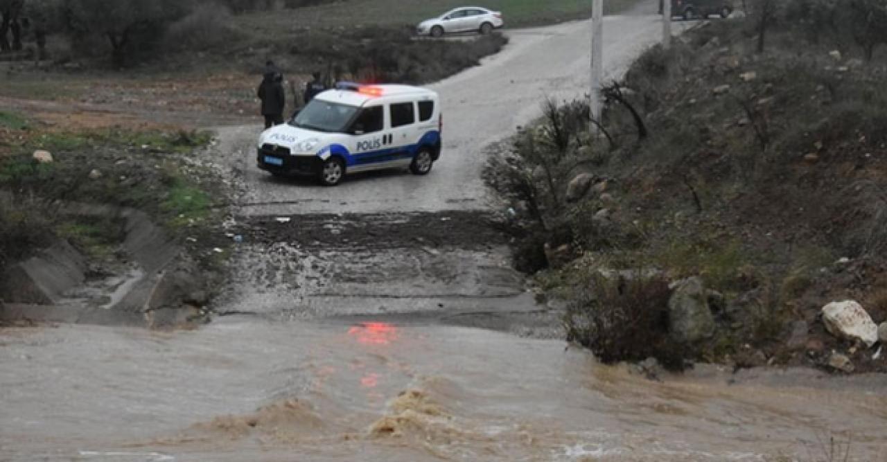 İzmir'de araç, sele kapıldı: 2 kişi hayatını kaybetti