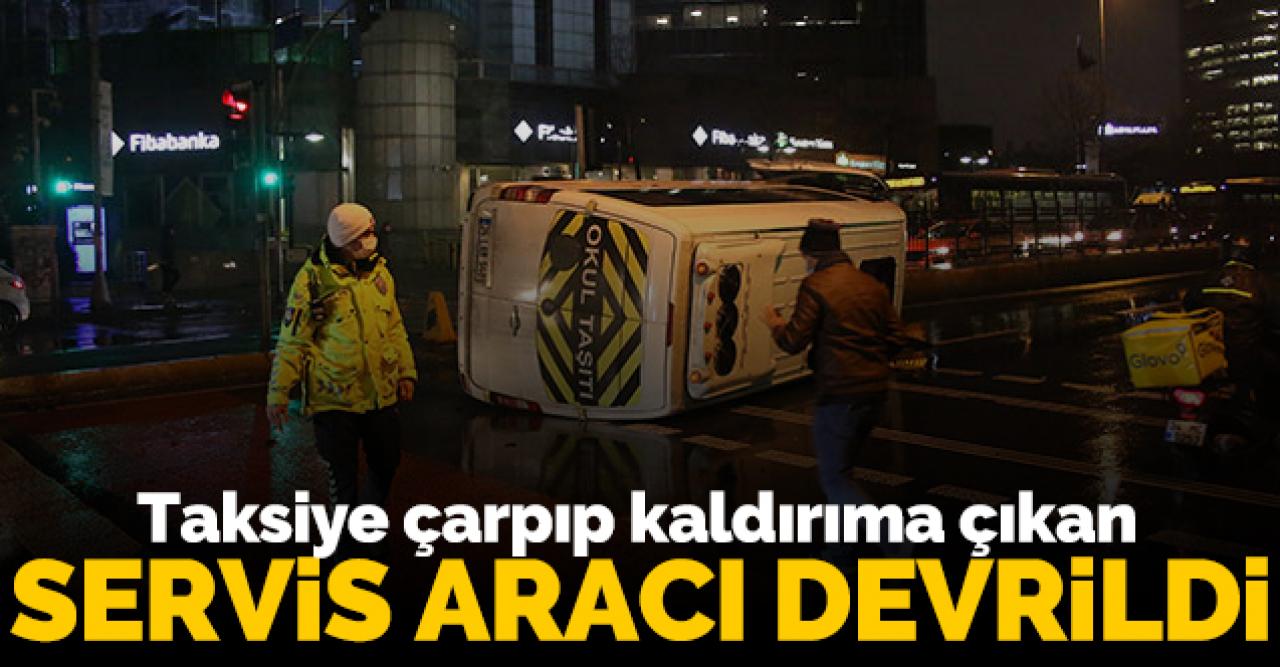 Şişli'de servis aracı devrildi