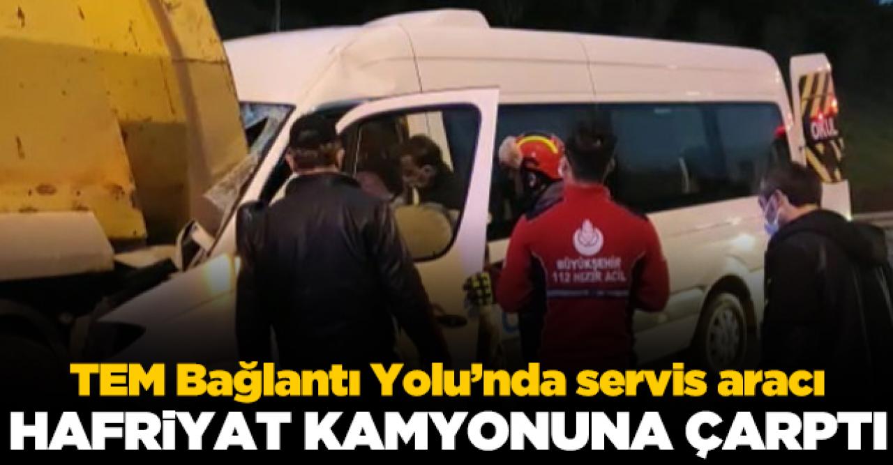 Servis aracı hafriyat kamyounna çarptı: 2 yaralı