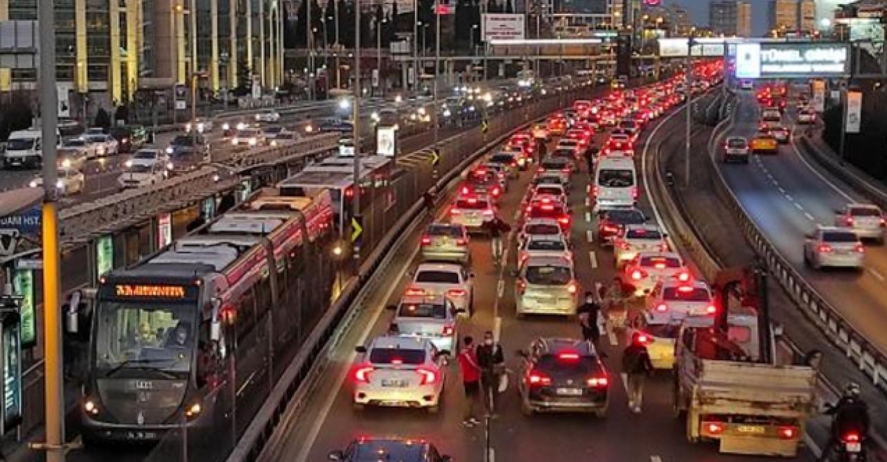 İstanbul'da trafik yoğunluğu yüzde 71'e ulaştı